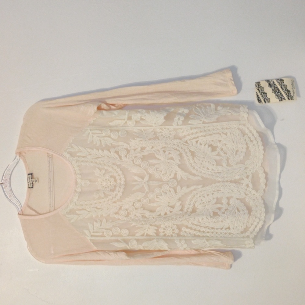 Light fabric long sleeve lace blouse